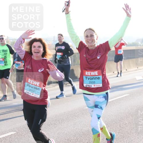 03.10.2025 - Köhlbrandbrückenlauf Lena Gebhardt http://msf.ph/oto/9045807 03.10.2025 09:27:54 Position 1 2554, 2533 meine-sportfotos.de