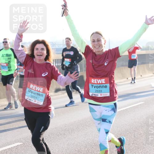 03.10.2025 - Köhlbrandbrückenlauf Lena Gebhardt http://msf.ph/oto/9045812 03.10.2025 09:27:54 Position 1 2554, 2533 meine-sportfotos.de