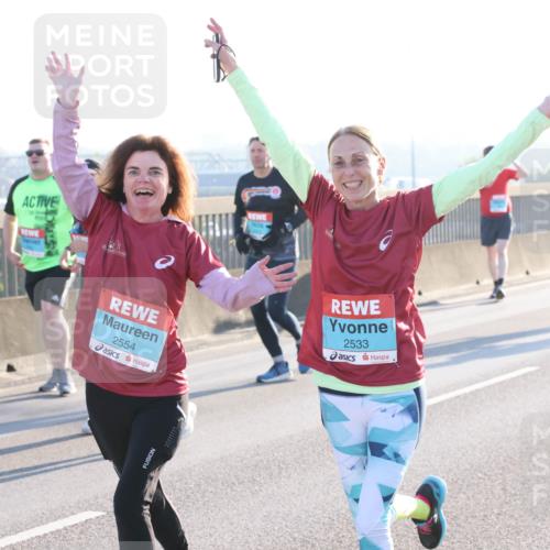 03.10.2025 - Köhlbrandbrückenlauf Lena Gebhardt http://msf.ph/oto/9045817 03.10.2025 09:27:54 Position 1 2554, 2533 meine-sportfotos.de