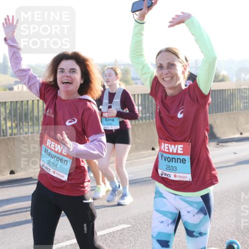 03.10.2025 - Köhlbrandbrückenlauf Lena Gebhardt http://msf.ph/oto/9045839 03.10.2025 09:27:55 Position 1 2554, 3389, 2533 meine-sportfotos.de