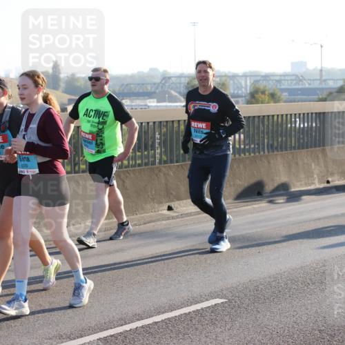 03.10.2025 - Köhlbrandbrückenlauf Lena Gebhardt http://msf.ph/oto/9045858 03.10.2025 09:27:55 Position 1 3391, 3389, 3013 meine-sportfotos.de