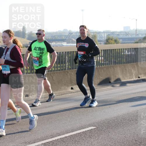 03.10.2025 - Köhlbrandbrückenlauf Lena Gebhardt http://msf.ph/oto/9045861 03.10.2025 09:27:56 Position 1 3391, 3389 meine-sportfotos.de