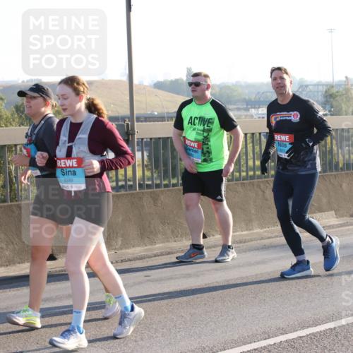 03.10.2025 - Köhlbrandbrückenlauf Lena Gebhardt http://msf.ph/oto/9045864 03.10.2025 09:27:56 Position 1 3389 meine-sportfotos.de
