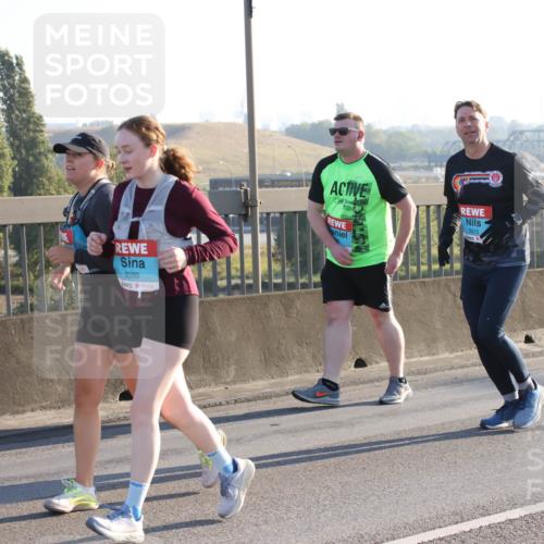03.10.2025 - Köhlbrandbrückenlauf Lena Gebhardt http://msf.ph/oto/9045870 03.10.2025 09:27:56 Position 1 3389, 3013 meine-sportfotos.de