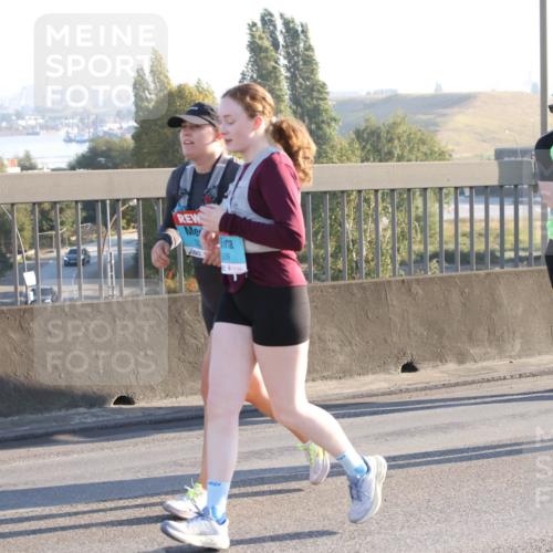 03.10.2025 - Köhlbrandbrückenlauf Lena Gebhardt http://msf.ph/oto/9045879 03.10.2025 09:27:56 Position 1 1389 meine-sportfotos.de
