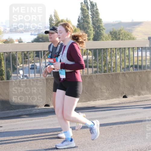 03.10.2025 - Köhlbrandbrückenlauf Lena Gebhardt http://msf.ph/oto/9045889 03.10.2025 09:27:56 Position 1 389 meine-sportfotos.de