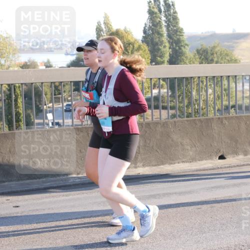 03.10.2025 - Köhlbrandbrückenlauf Lena Gebhardt http://msf.ph/oto/9045895 03.10.2025 09:27:56 Position 1  meine-sportfotos.de