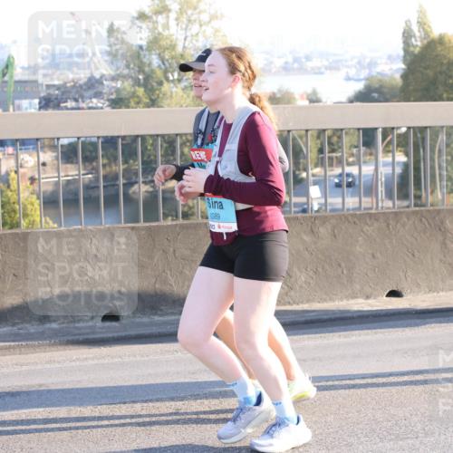 03.10.2025 - Köhlbrandbrückenlauf Lena Gebhardt http://msf.ph/oto/9045910 03.10.2025 09:27:57 Position 1 3389 meine-sportfotos.de