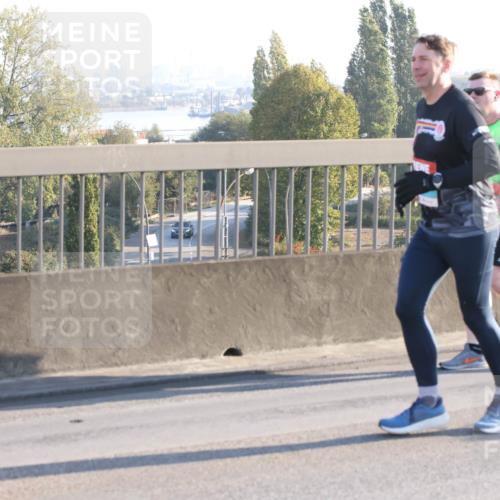 03.10.2025 - Köhlbrandbrückenlauf Lena Gebhardt http://msf.ph/oto/9045917 03.10.2025 09:27:57 Position 1  meine-sportfotos.de