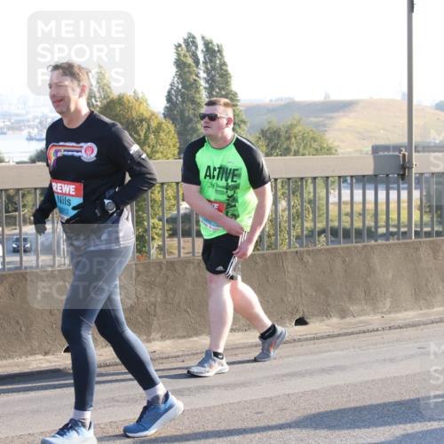 03.10.2025 - Köhlbrandbrückenlauf Lena Gebhardt http://msf.ph/oto/9045921 03.10.2025 09:27:58 Position 1  meine-sportfotos.de