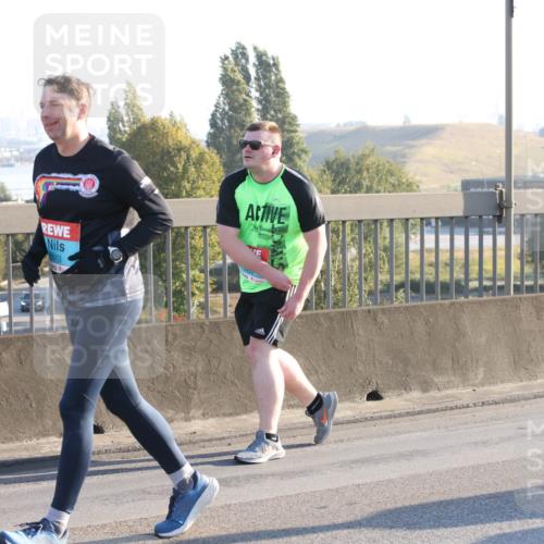 03.10.2025 - Köhlbrandbrückenlauf Lena Gebhardt http://msf.ph/oto/9045926 03.10.2025 09:27:58 Position 1 3013, 2902 meine-sportfotos.de