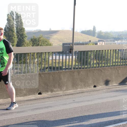 03.10.2025 - Köhlbrandbrückenlauf Lena Gebhardt http://msf.ph/oto/9045930 03.10.2025 09:27:58 Position 1  meine-sportfotos.de