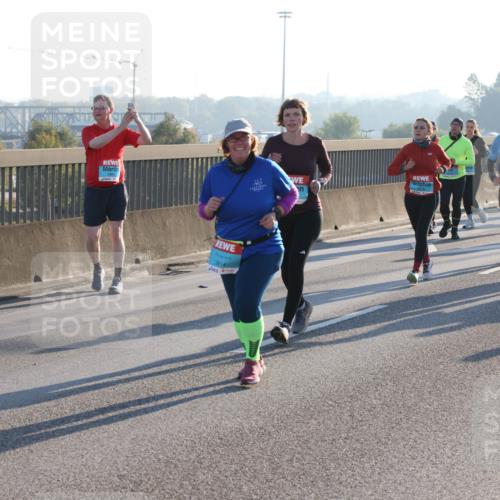 03.10.2025 - Köhlbrandbrückenlauf Lena Gebhardt http://msf.ph/oto/9045991 03.10.2025 09:28:00 Position 1 1961 meine-sportfotos.de