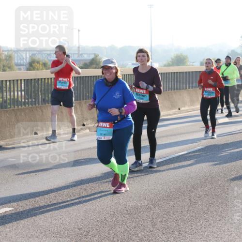 03.10.2025 - Köhlbrandbrückenlauf Lena Gebhardt http://msf.ph/oto/9045995 03.10.2025 09:28:00 Position 1 1961, 3814, 2316 meine-sportfotos.de