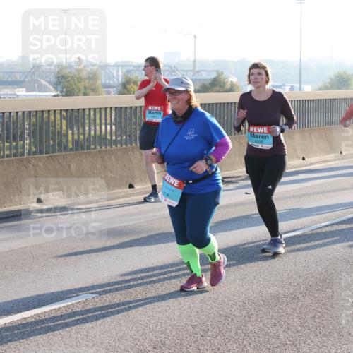 03.10.2025 - Köhlbrandbrückenlauf Lena Gebhardt http://msf.ph/oto/9046006 03.10.2025 09:28:00 Position 1 2316, 814 meine-sportfotos.de