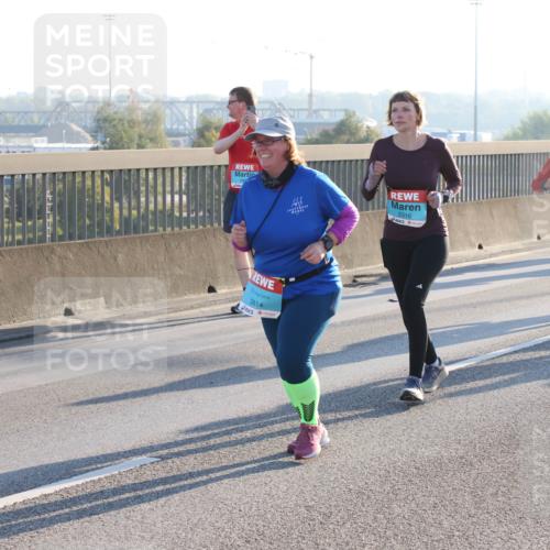 03.10.2025 - Köhlbrandbrückenlauf Lena Gebhardt http://msf.ph/oto/9046010 03.10.2025 09:28:00 Position 1 3814, 2316 meine-sportfotos.de