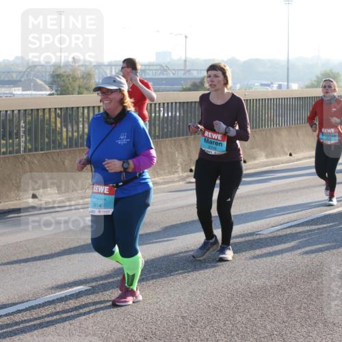 03.10.2025 - Köhlbrandbrückenlauf Lena Gebhardt http://msf.ph/oto/9046017 03.10.2025 09:28:01 Position 1 3814, 2316 meine-sportfotos.de