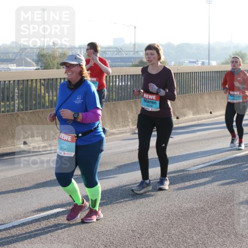 03.10.2025 - Köhlbrandbrückenlauf Lena Gebhardt http://msf.ph/oto/9046018 03.10.2025 09:28:01 Position 1 2316, 3814, 3478 meine-sportfotos.de