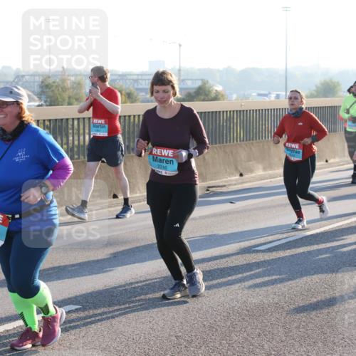 03.10.2025 - Köhlbrandbrückenlauf Lena Gebhardt http://msf.ph/oto/9046028 03.10.2025 09:28:01 Position 1 814, 1961, 2316 meine-sportfotos.de