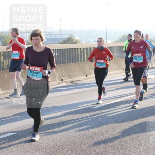 03.10.2025 - Köhlbrandbrückenlauf Lena Gebhardt http://msf.ph/oto/9046033 03.10.2025 09:28:01 Position 1 2316, 3479 meine-sportfotos.de