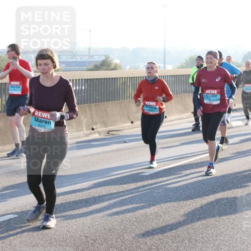 03.10.2025 - Köhlbrandbrückenlauf Lena Gebhardt http://msf.ph/oto/9046039 03.10.2025 09:28:01 Position 1 2316 meine-sportfotos.de