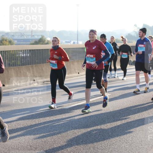 03.10.2025 - Köhlbrandbrückenlauf Lena Gebhardt http://msf.ph/oto/9046045 03.10.2025 09:28:02 Position 1 2316 meine-sportfotos.de