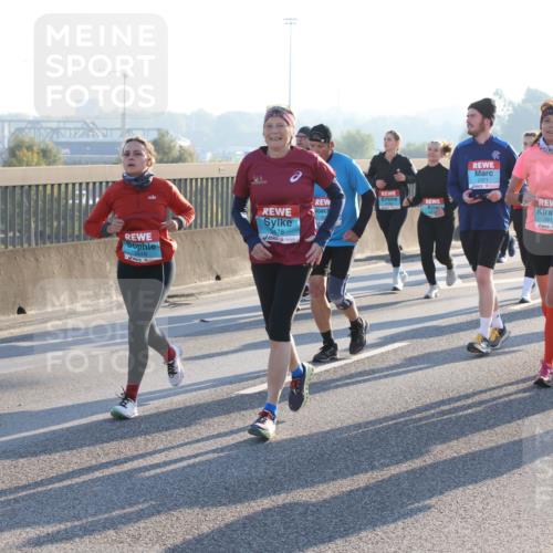 03.10.2025 - Köhlbrandbrückenlauf Lena Gebhardt http://msf.ph/oto/9046060 03.10.2025 09:28:02 Position 1 3479, 78, 2371, 2612, 2613 meine-sportfotos.de