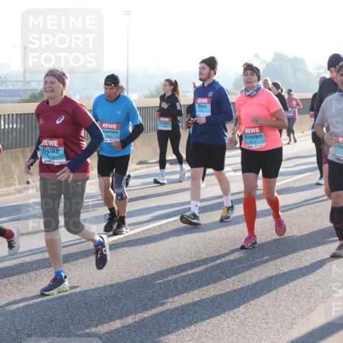 03.10.2025 - Köhlbrandbrückenlauf Lena Gebhardt http://msf.ph/oto/9046073 03.10.2025 09:28:02 Position 1 3479, 478, 3393, 2612, 2613 meine-sportfotos.de