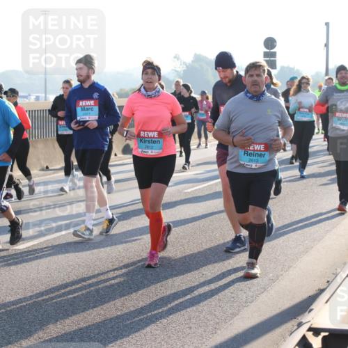 03.10.2025 - Köhlbrandbrückenlauf Lena Gebhardt http://msf.ph/oto/9046090 03.10.2025 09:28:03 Position 1 3393, 78, 2371, 2612, 2613 meine-sportfotos.de