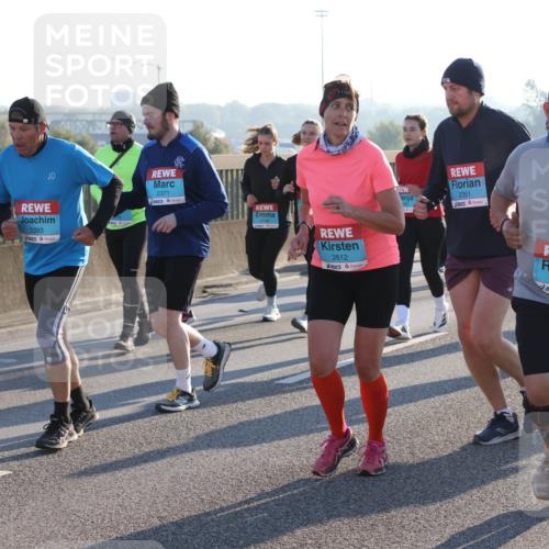 03.10.2025 - Köhlbrandbrückenlauf Lena Gebhardt http://msf.ph/oto/9046106 03.10.2025 09:28:04 Position 1 3393, 2371, 2166, 2612, 2351, 2613 meine-sportfotos.de