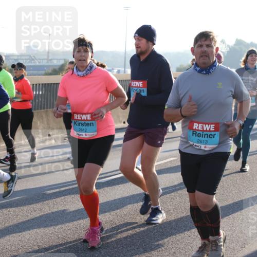 03.10.2025 - Köhlbrandbrückenlauf Lena Gebhardt http://msf.ph/oto/9046120 03.10.2025 09:28:04 Position 1 2371, 2612, 2613, 2965 meine-sportfotos.de