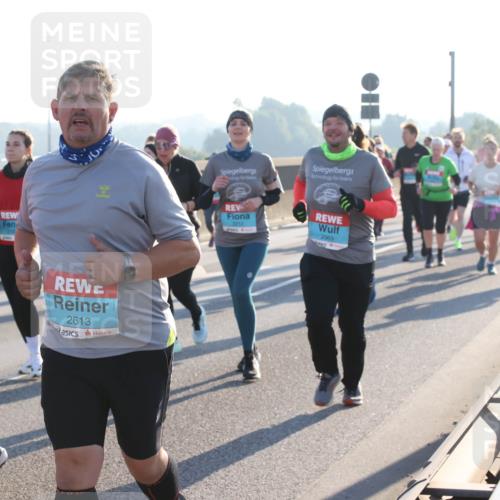 03.10.2025 - Köhlbrandbrückenlauf Lena Gebhardt http://msf.ph/oto/9046129 03.10.2025 09:28:05 Position 1 2351, 5, 2613, 2365 meine-sportfotos.de