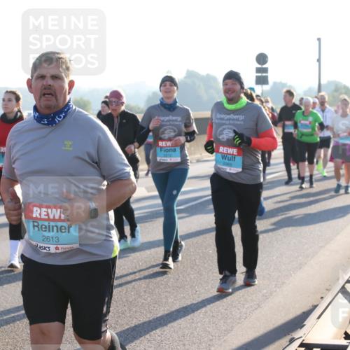03.10.2025 - Köhlbrandbrückenlauf Lena Gebhardt http://msf.ph/oto/9046134 03.10.2025 09:28:05 Position 1 2613, 2212, 2365 meine-sportfotos.de