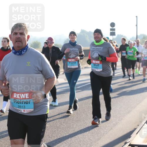 03.10.2025 - Köhlbrandbrückenlauf Lena Gebhardt http://msf.ph/oto/9046136 03.10.2025 09:28:05 Position 1 2613, 2212, 2365 meine-sportfotos.de