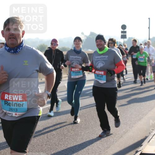 03.10.2025 - Köhlbrandbrückenlauf Lena Gebhardt http://msf.ph/oto/9046144 03.10.2025 09:28:05 Position 1 2613, 2365 meine-sportfotos.de