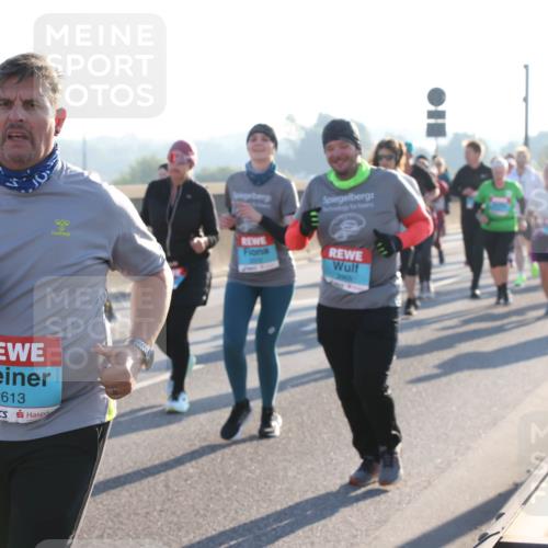 03.10.2025 - Köhlbrandbrückenlauf Lena Gebhardt http://msf.ph/oto/9046152 03.10.2025 09:28:05 Position 1 2613 meine-sportfotos.de