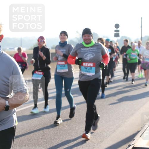 03.10.2025 - Köhlbrandbrückenlauf Lena Gebhardt http://msf.ph/oto/9046161 03.10.2025 09:28:05 Position 1 2613 meine-sportfotos.de