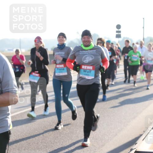 03.10.2025 - Köhlbrandbrückenlauf Lena Gebhardt http://msf.ph/oto/9046163 03.10.2025 09:28:05 Position 1 2613 meine-sportfotos.de