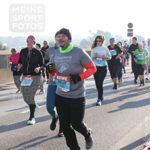 03.10.2025 - Köhlbrandbrückenlauf Lena Gebhardt http://msf.ph/oto/9046175 03.10.2025 09:28:06 Position 1 2365, 3476 meine-sportfotos.de