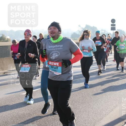 03.10.2025 - Köhlbrandbrückenlauf Lena Gebhardt http://msf.ph/oto/9046180 03.10.2025 09:28:06 Position 1 3784, 2365 meine-sportfotos.de