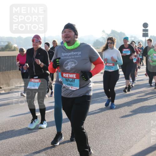 03.10.2025 - Köhlbrandbrückenlauf Lena Gebhardt http://msf.ph/oto/9046186 03.10.2025 09:28:06 Position 1 3784, 2365 meine-sportfotos.de