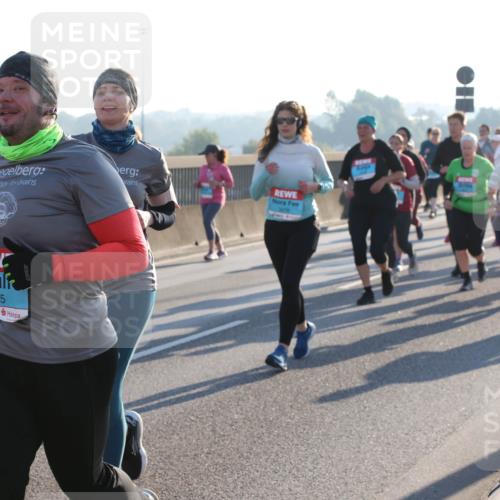 03.10.2025 - Köhlbrandbrückenlauf Lena Gebhardt http://msf.ph/oto/9046197 03.10.2025 09:28:06 Position 1 2365 meine-sportfotos.de