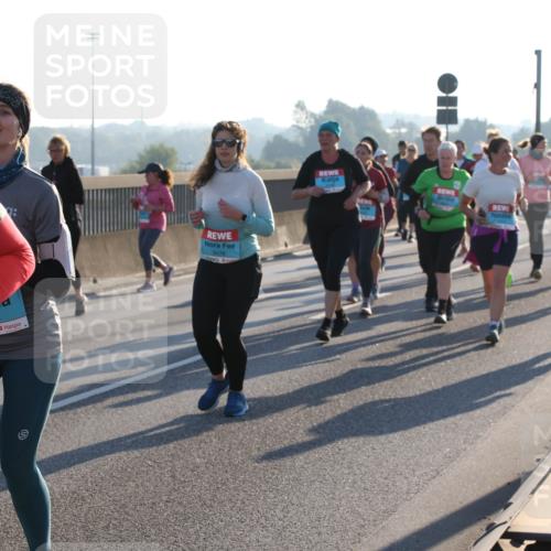 03.10.2025 - Köhlbrandbrückenlauf Lena Gebhardt http://msf.ph/oto/9046216 03.10.2025 09:28:07 Position 1 2212, 3476 meine-sportfotos.de