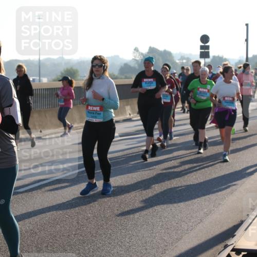 03.10.2025 - Köhlbrandbrückenlauf Lena Gebhardt http://msf.ph/oto/9046219 03.10.2025 09:28:07 Position 1 9, 2212, 3476 meine-sportfotos.de