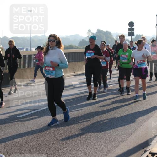 03.10.2025 - Köhlbrandbrückenlauf Lena Gebhardt http://msf.ph/oto/9046222 03.10.2025 09:28:07 Position 1 2212, 3476 meine-sportfotos.de