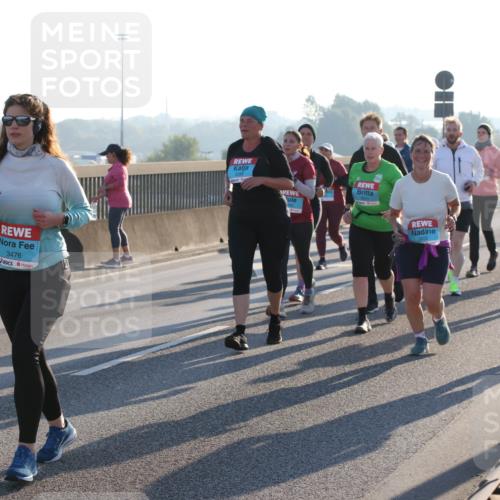 03.10.2025 - Köhlbrandbrückenlauf Lena Gebhardt http://msf.ph/oto/9046236 03.10.2025 09:28:08 Position 1 3476, 3453 meine-sportfotos.de