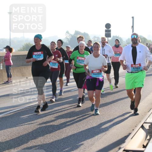 03.10.2025 - Köhlbrandbrückenlauf Lena Gebhardt http://msf.ph/oto/9046242 03.10.2025 09:28:08 Position 1 3621, 3453, 3439 meine-sportfotos.de