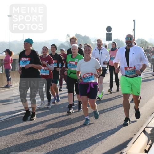 03.10.2025 - Köhlbrandbrückenlauf Lena Gebhardt http://msf.ph/oto/9046249 03.10.2025 09:28:08 Position 1 2288, 2465, 3621, 3453, 3439 meine-sportfotos.de