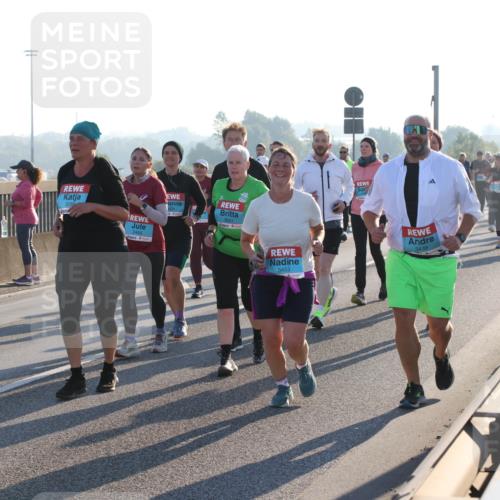 03.10.2025 - Köhlbrandbrückenlauf Lena Gebhardt http://msf.ph/oto/9046254 03.10.2025 09:28:09 Position 1 3453, 3439 meine-sportfotos.de