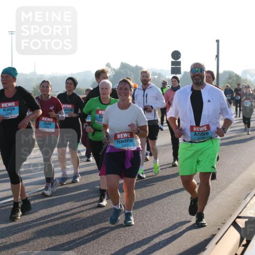 03.10.2025 - Köhlbrandbrückenlauf Lena Gebhardt http://msf.ph/oto/9046262 03.10.2025 09:28:09 Position 1 2288, 2465, 3453, 3439 meine-sportfotos.de